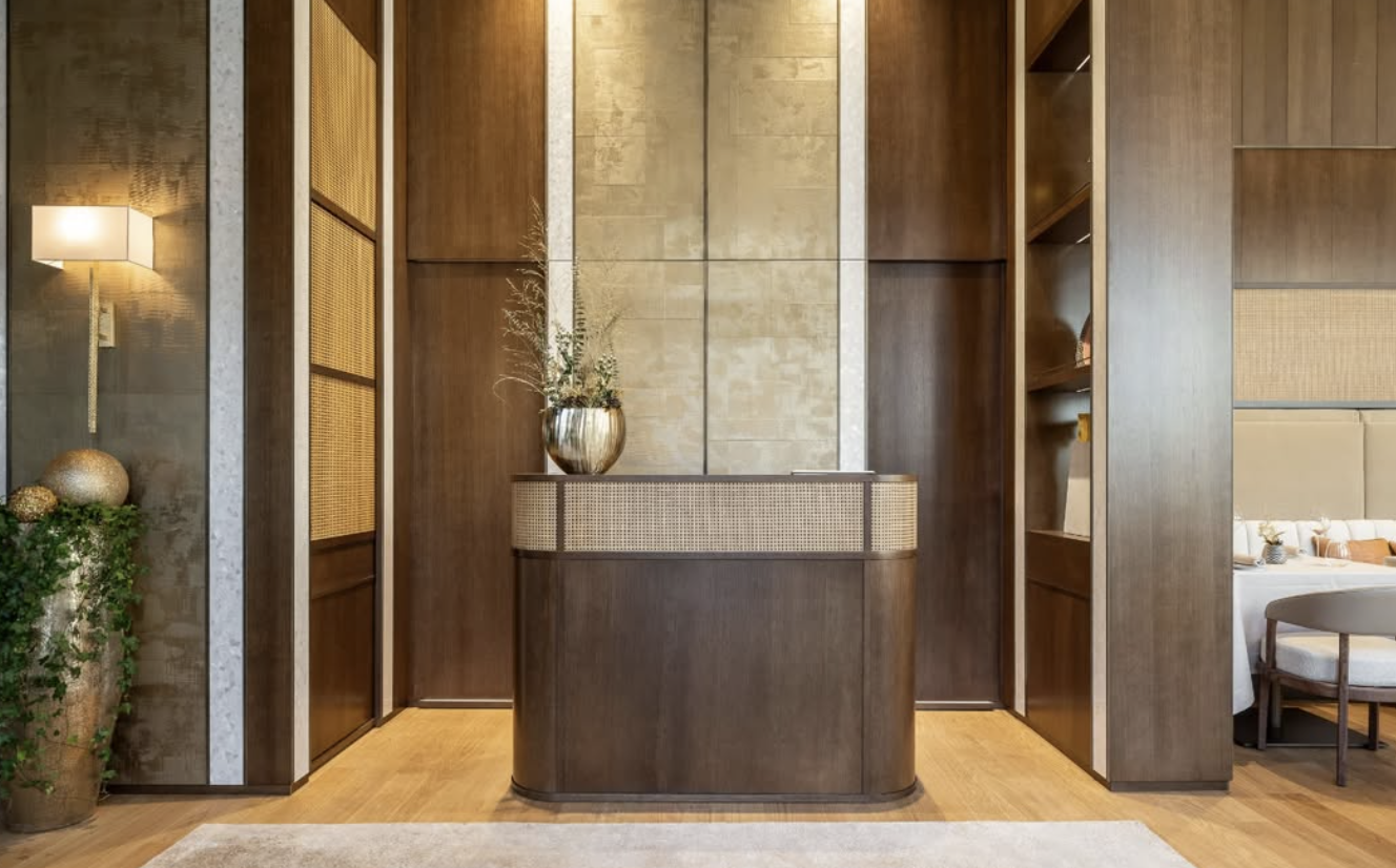 Luxury entrance hall: exceptional staging and unforgettable first impressions