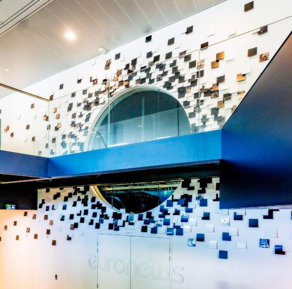 XXL contemporary wall decoration for Euronews