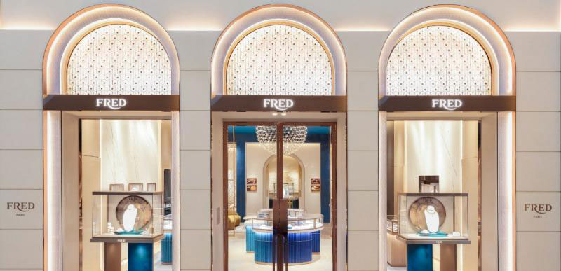 Sumptuous inlaid wall decor, doors and tables for Fred's jeweler in Dubai 